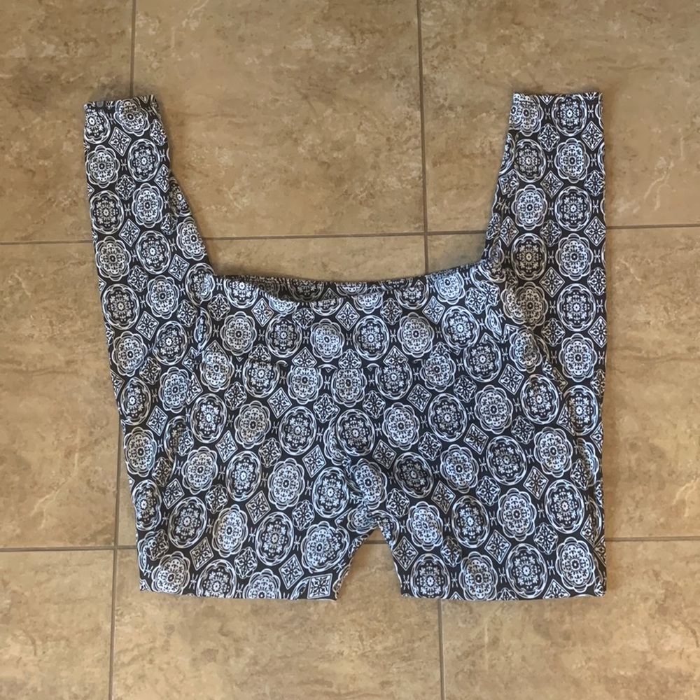 Size small Onzie workout pants